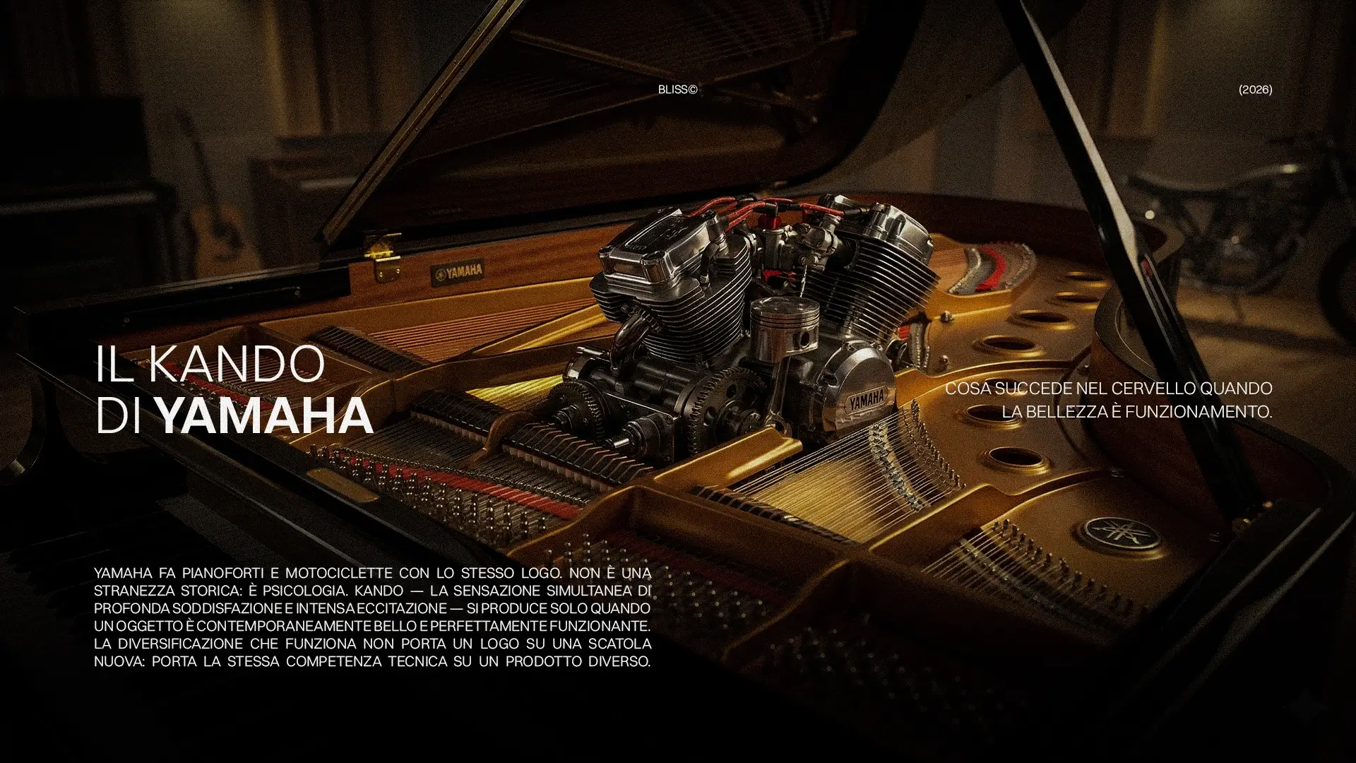 Kando Yamaha: motore di moto su pianoforte a coda. Bellezza e funzionamento, esperienza emozionale. Design innovativo Yamaha Bliss.