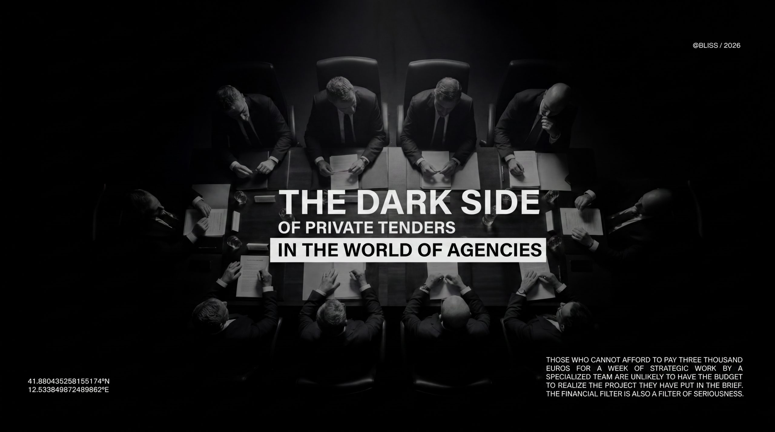 Il lato oscuro delle gare private nel mondo delle agenzie: immagine in bianco e nero di uomini d'affari a un tavolo.