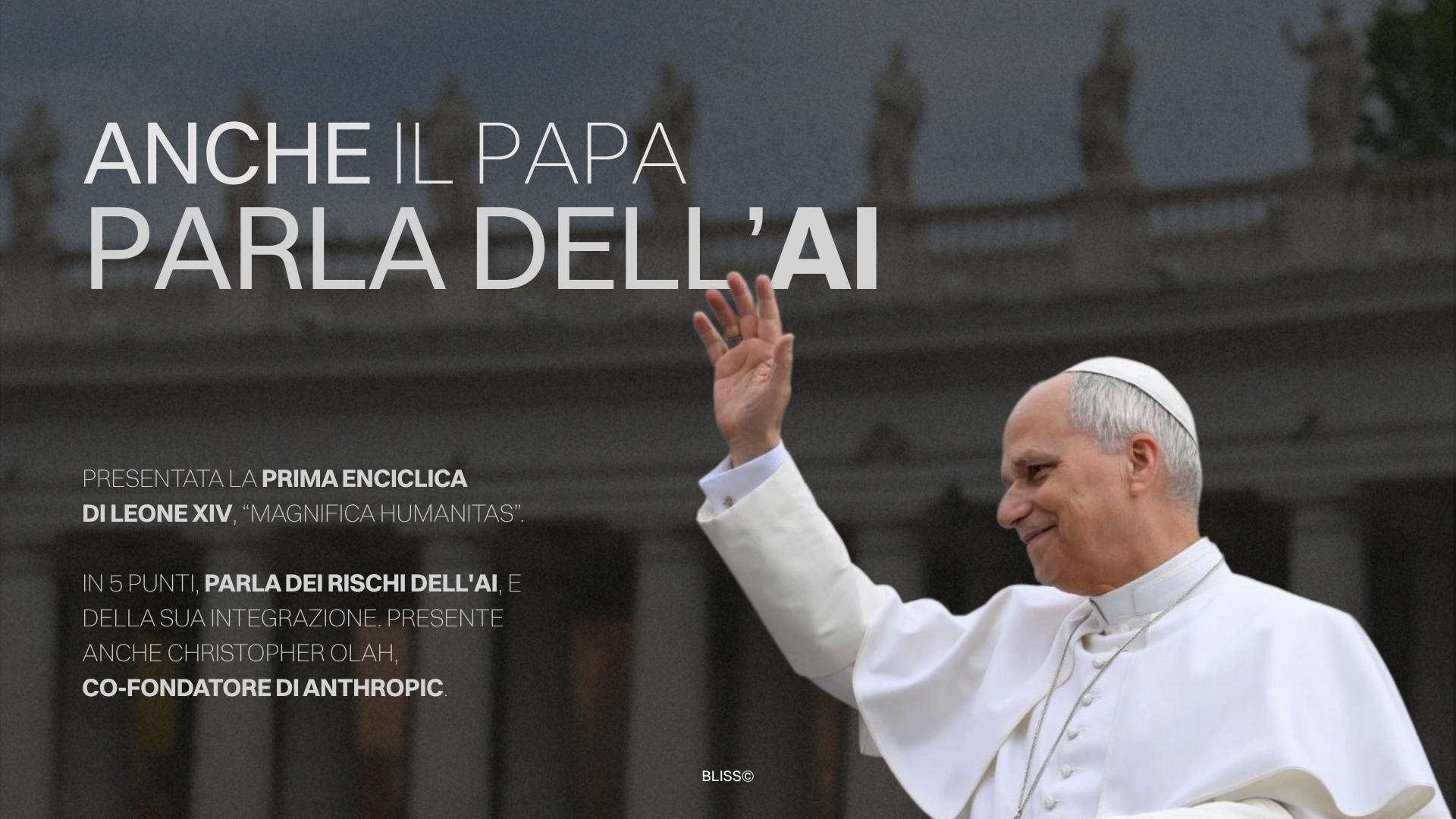 Papa Francesco sorride e saluta con la mano alzata, con il testo "ANCHE IL PAPA PARLA DELL'AI" in sovrimpressione.