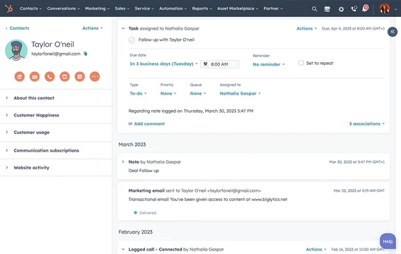 Record di contatto HubSpot CRM con dati del cliente, attività e storico delle interazioni.